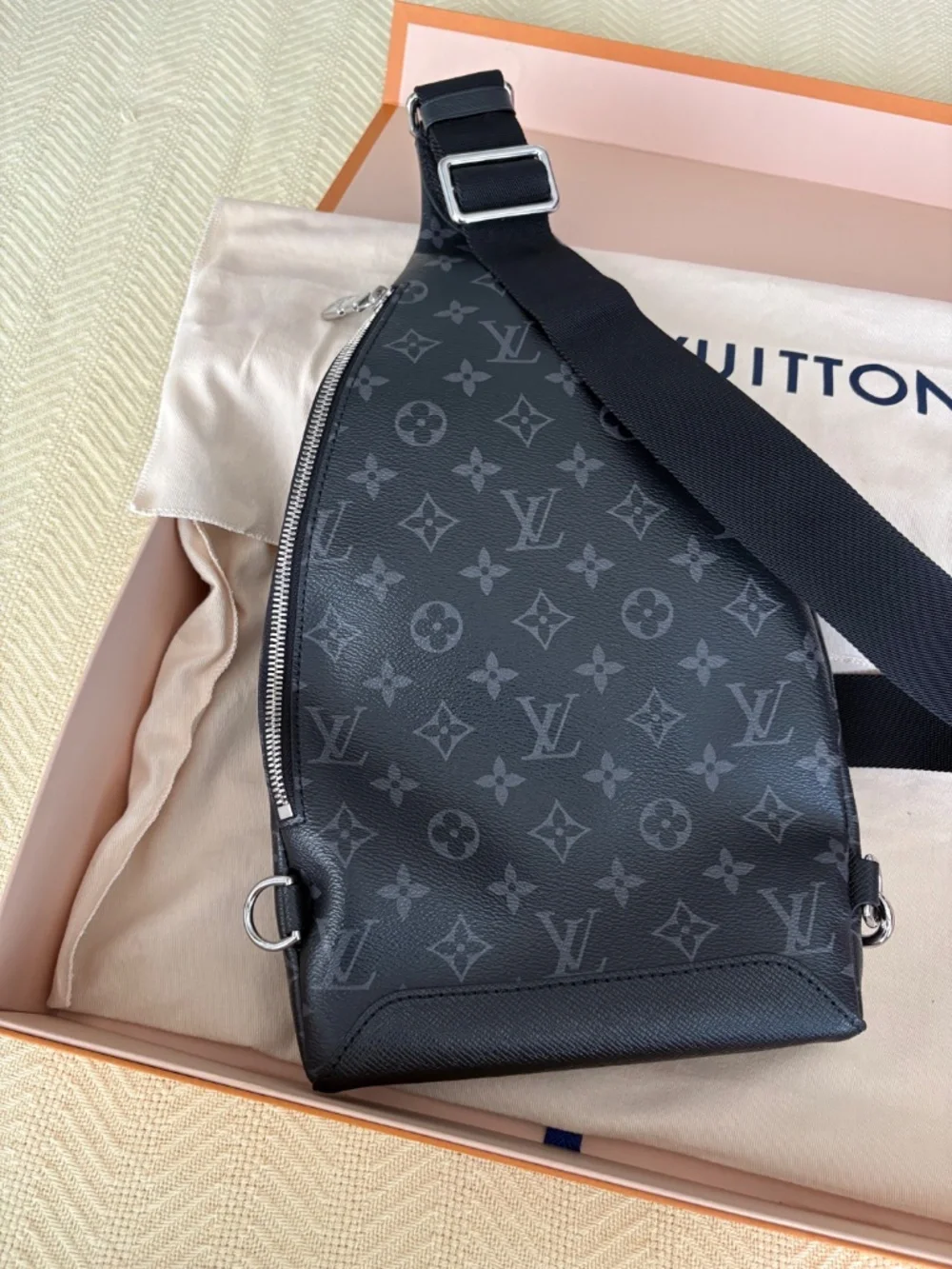 Louis Vitton Duo Slingbag